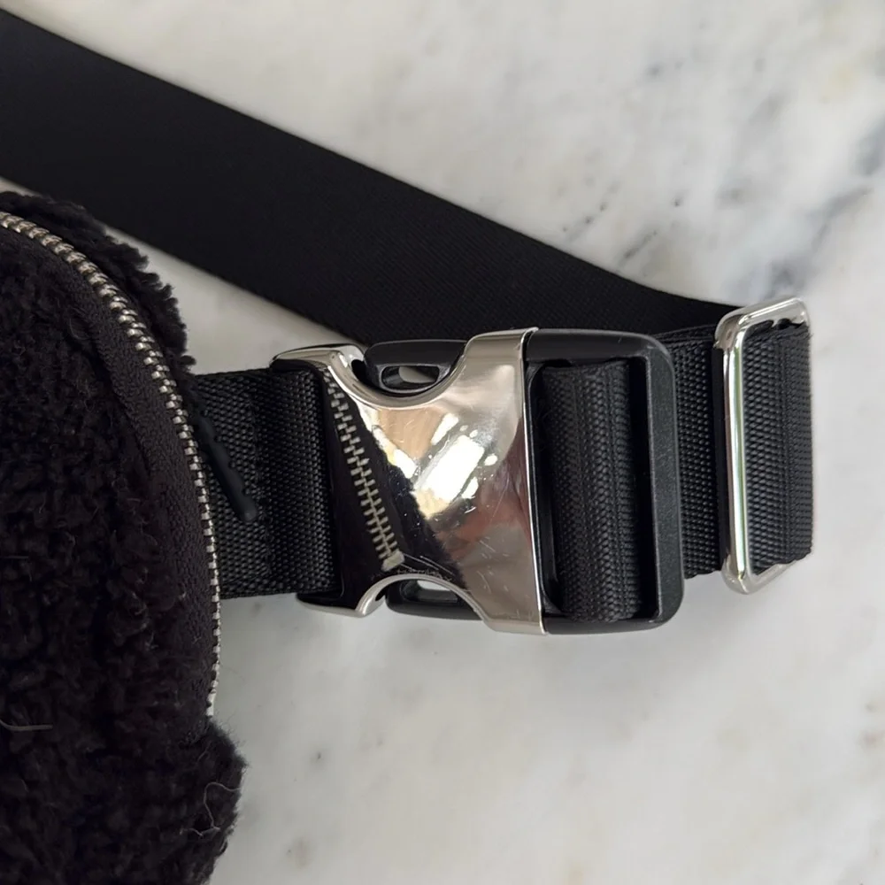 Lululemon black and silver crossbody bag. Fleece 1l standard size.